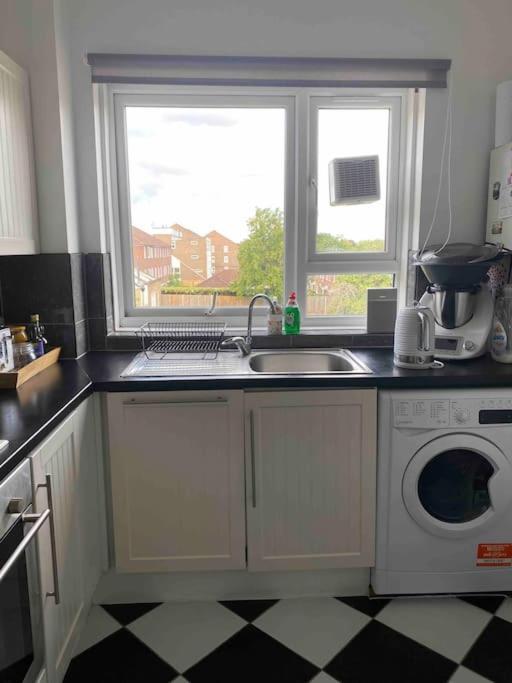 A Spacious, Comfortable For 4 Ppl In London, Zone 2 * Londen